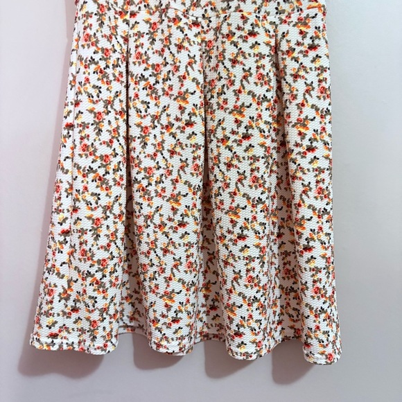 3/$10⚡️Sweetheart Cut Cream & Floral Strapless Textured Dress w Pleated Skirt - Picture 12 of 12